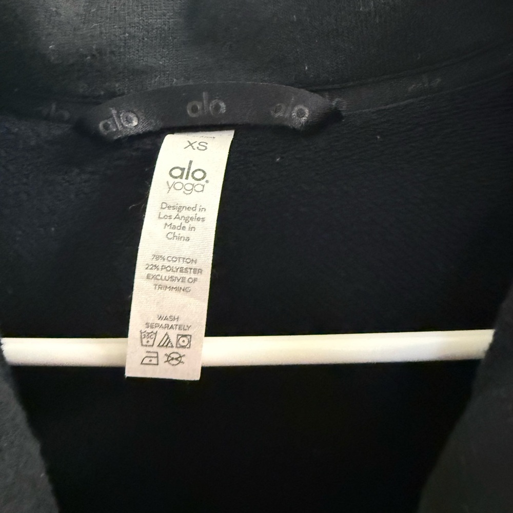 ALO Yoga Dark Utility Jacket for Women - Picture 2 of 3